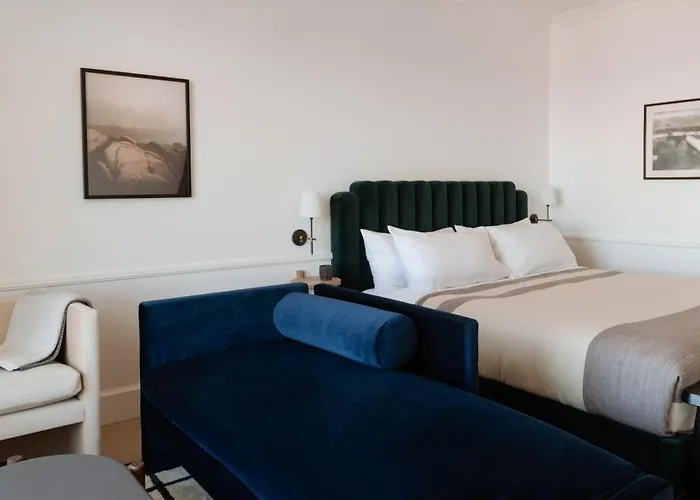 Longfellow Hotel